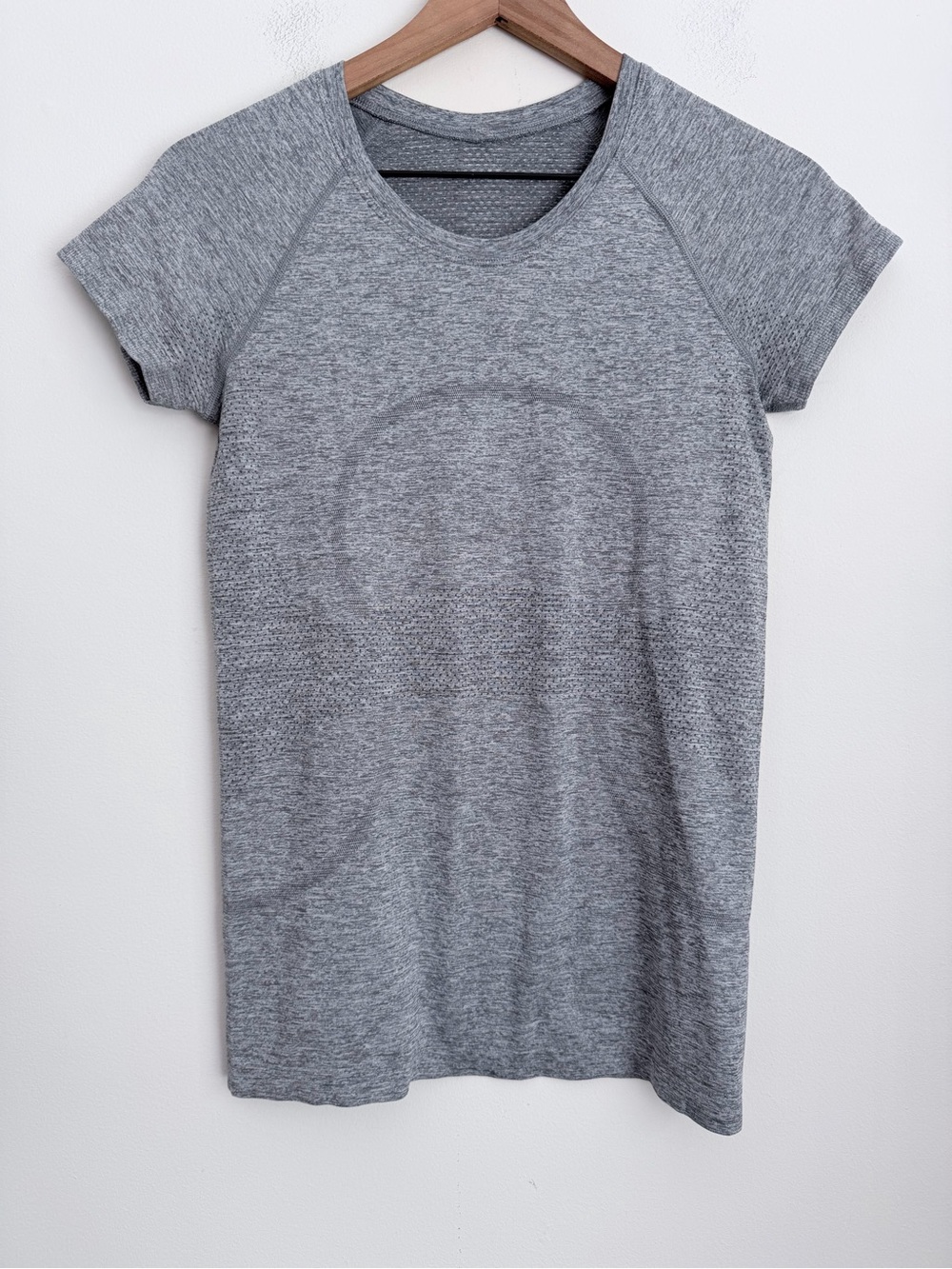 Lululemon swiftly tech light grey Heather short sleeve 6